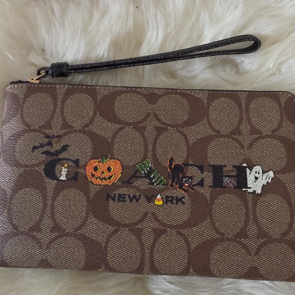 NWT Coach Signature Halloween Large Corner Zip Wristlet/Wallet ๐ค๐๐ป๐งน๐โโฌ๐ฆ๐งก - Picture 2 of 16